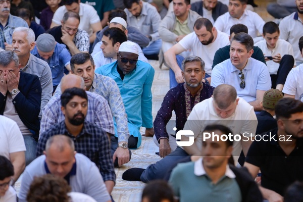 Qurban bayramı münasibətilə Əjdərbəy məscidində qılınan bayram namazı