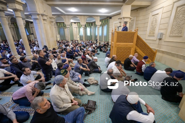 Qurban bayramı münasibətilə Əjdərbəy məscidində qılınan bayram namazı