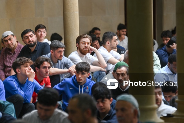 Qurban bayramı münasibətilə Əjdərbəy məscidində qılınan bayram namazı