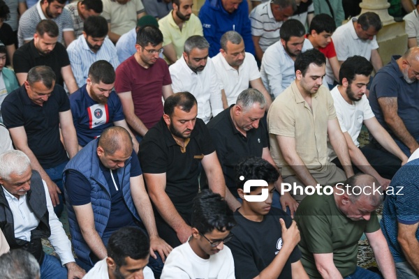 Qurban bayramı münasibətilə Əjdərbəy məscidində qılınan bayram namazı