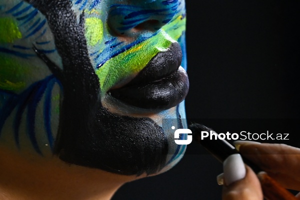 Rənglərlə hekayələr danışan qrim rəssamı Ülviyyə Talıbova