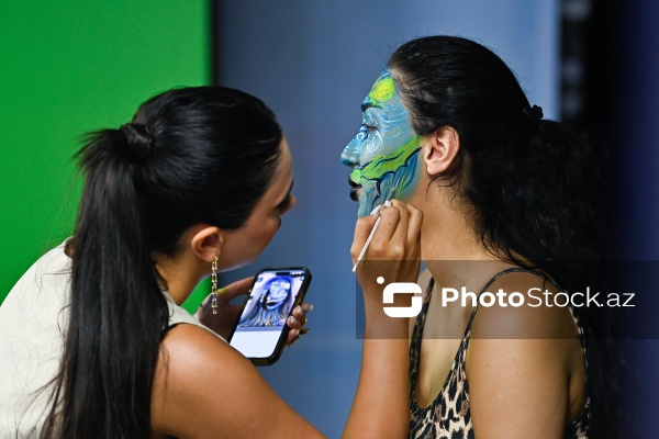 Rənglərlə hekayələr danışan qrim rəssamı Ülviyyə Talıbova