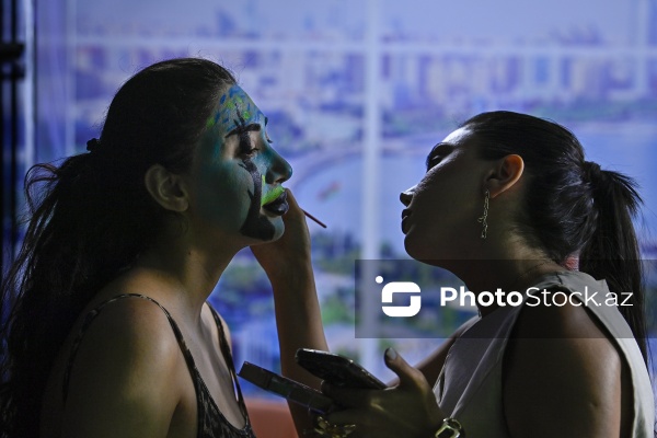 Rənglərlə hekayələr danışan qrim rəssamı Ülviyyə Talıbova