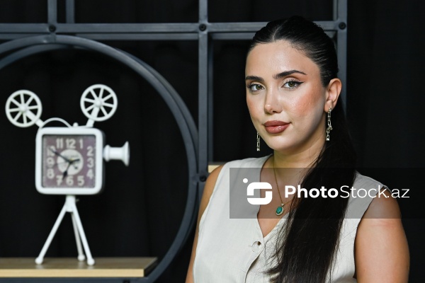 Rənglərlə hekayələr danışan qrim ustası Ülviyyə Talıbova