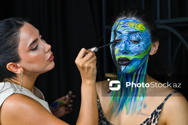 Rənglərlə hekayələr danışan qrim rəssamı Ülviyyə Talıbova