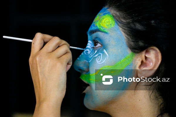 Rənglərlə hekayələr danışan qrim rəssamı Ülviyyə Talıbova