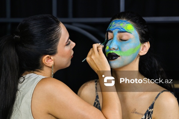 Rənglərlə hekayələr danışan qrim rəssamı Ülviyyə Talıbova