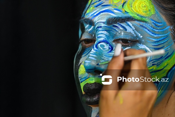 Rənglərlə hekayələr danışan qrim rəssamı Ülviyyə Talıbova