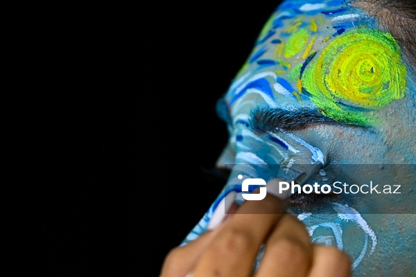 Rənglərlə hekayələr danışan qrim rəssamı Ülviyyə Talıbova