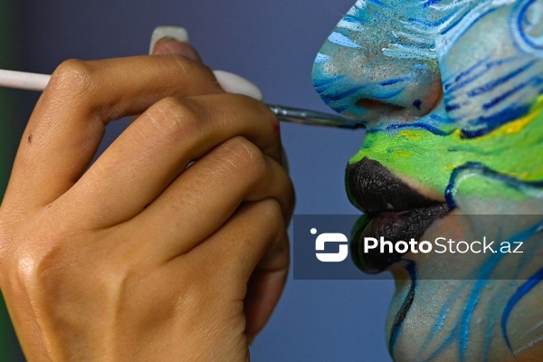 Rənglərlə hekayələr danışan qrim rəssamı Ülviyyə Talıbova