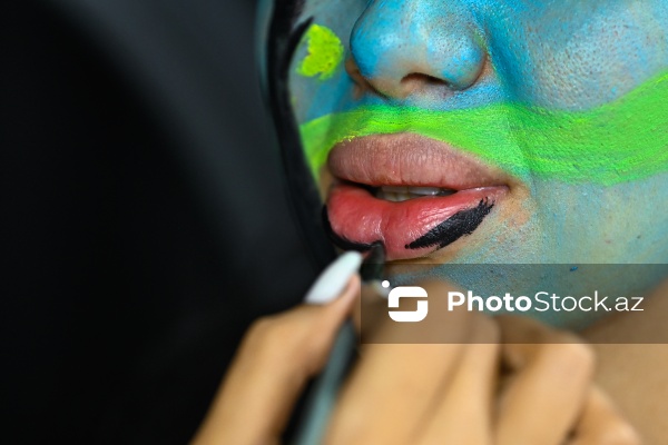 Rənglərlə hekayələr danışan qrim rəssamı Ülviyyə Talıbova