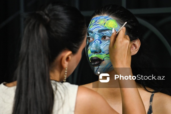 Rənglərlə hekayələr danışan qrim rəssamı Ülviyyə Talıbova