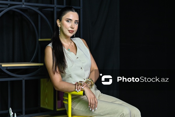 Rənglərlə hekayələr danışan qrim ustası Ülviyyə Talıbova