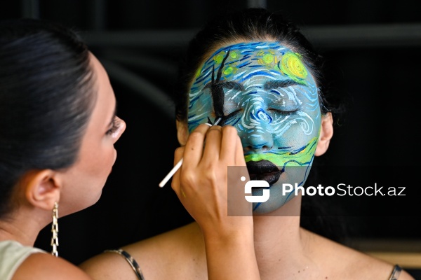 Rənglərlə hekayələr danışan qrim rəssamı Ülviyyə Talıbova