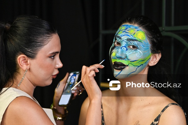 Rənglərlə hekayələr danışan qrim rəssamı Ülviyyə Talıbova