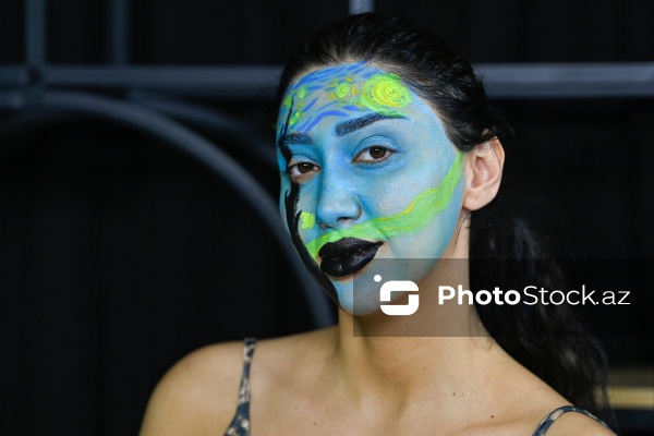 Rənglərlə hekayələr danışan qrim rəssamı Ülviyyə Talıbova