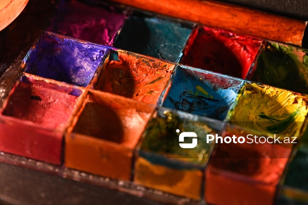 Rənglərlə hekayələr danışan qrim rəssamı Ülviyyə Talıbova