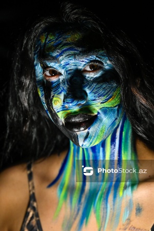 Rənglərlə hekayələr danışan qrim rəssamı Ülviyyə Talıbova