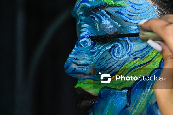 Rənglərlə hekayələr danışan qrim rəssamı Ülviyyə Talıbova