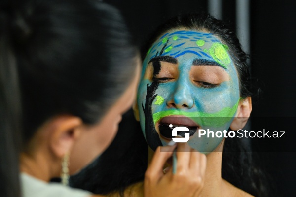 Rənglərlə hekayələr danışan qrim rəssamı Ülviyyə Talıbova