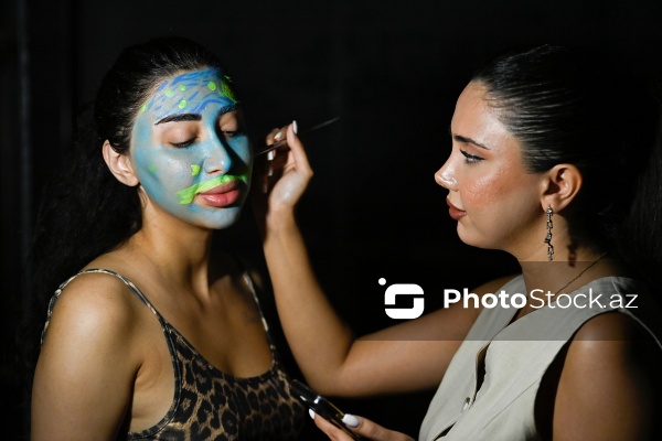 Rənglərlə hekayələr danışan qrim rəssamı Ülviyyə Talıbova