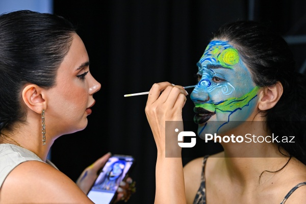 Rənglərlə hekayələr danışan qrim rəssamı Ülviyyə Talıbova