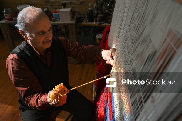 Qobelen ustası, Əməkdar rəssam Adil Şıxəliyev