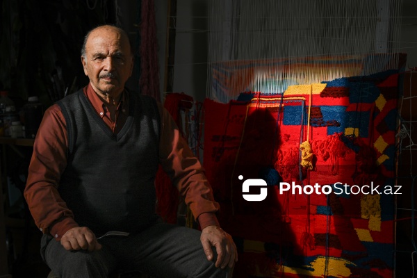 Qobelen ustası, Əməkdar rəssam Adil Şıxəliyev