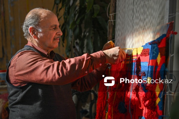 Qobelen ustası, Əməkdar rəssam Adil Şıxəliyev