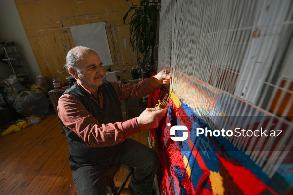 Qobelen ustası, Əməkdar rəssam Adil Şıxəliyev