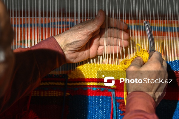 Qobelen ustası, Əməkdar rəssam Adil Şıxəliyev