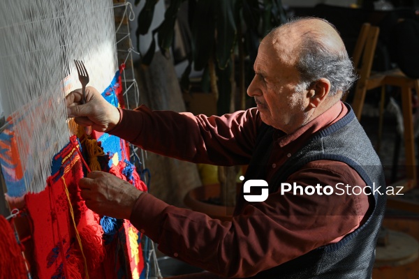 Qobelen ustası, Əməkdar rəssam Adil Şıxəliyev