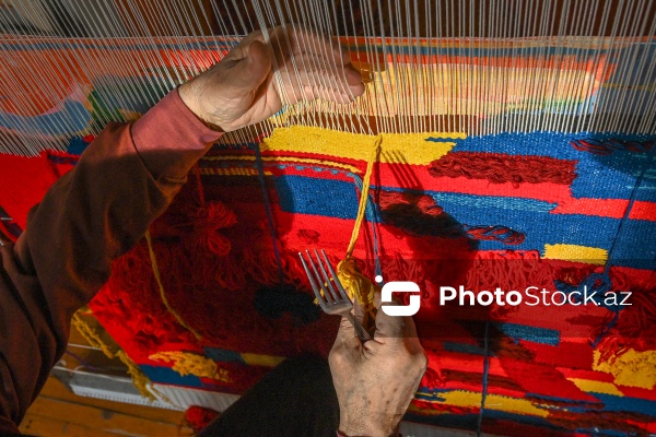 Qobelen ustası, Əməkdar rəssam Adil Şıxəliyev