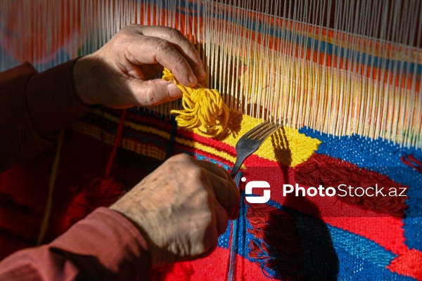 Qobelen ustası, Əməkdar rəssam Adil Şıxəliyev