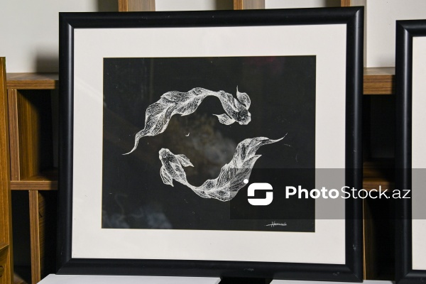 Qrataj texnikası ilə Vətən sevgisini təsvir edən rəssam Ləman Həsənzadə