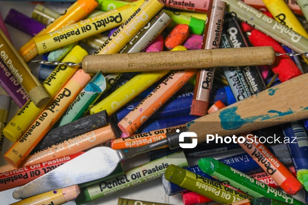 Qrataj texnikası ilə Vətən sevgisini təsvir edən rəssam Ləman Həsənzadə