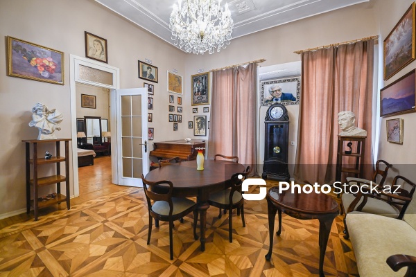 Xalq şairi Rəsul Rzanın Bakıda yerləşən ev-muzeyi