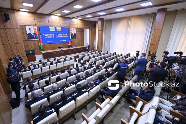 Kamran Əliyevin Rusiyanın baş prokurorunu yubiley medalı ilə təltifetmə mərasimi