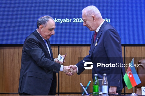 Kamran Əliyevin Rusiyanın baş prokurorunu yubiley medalı ilə təltifetmə mərasimi