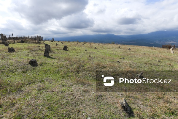Şabranın Dağbilici kəndində yerləşən qədim qəbiristanlıq