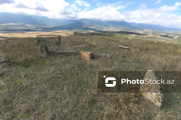 Şabranın Dağbilici kəndində yerləşən qədim qəbiristanlıq
