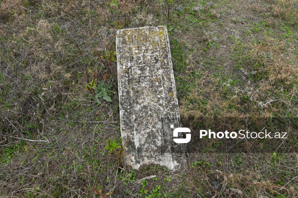 Şabranın Dağbilici kəndində yerləşən qədim qəbiristanlıq