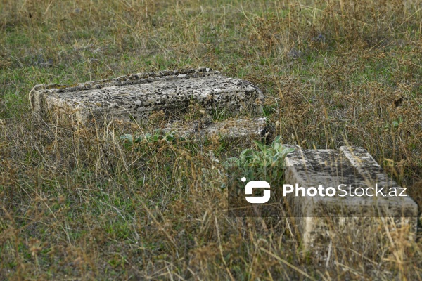 Şabranın Dağbilici kəndində yerləşən qədim qəbiristanlıq