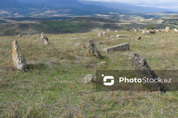 Şabranın Dağbilici kəndində yerləşən qədim qəbiristanlıq
