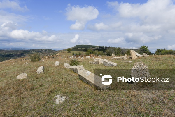 Şabranın Dağbilici kəndində yerləşən qədim qəbiristanlıq