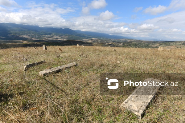 Şabranın Dağbilici kəndində yerləşən qədim qəbiristanlıq