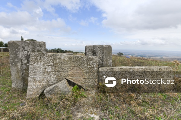 Şabranın Dağbilici kəndində yerləşən qədim qəbiristanlıq