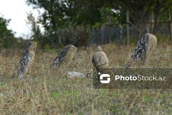 Şabranın Dağbilici kəndində yerləşən qədim qəbiristanlıq