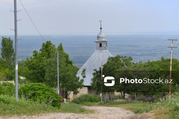 Şabran rayonunda yerləşən XlX əsrə aid Ləcədi kənd məscidi