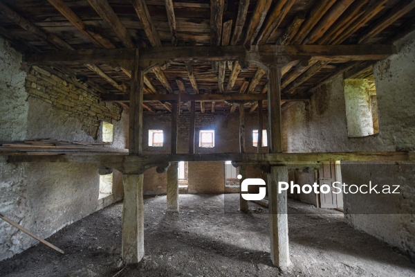 Şabran rayonunda yerləşən XlX əsrə aid Ləcədi kənd məscidi